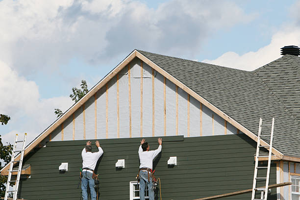 Professional Siding technician working in Huntington, IN